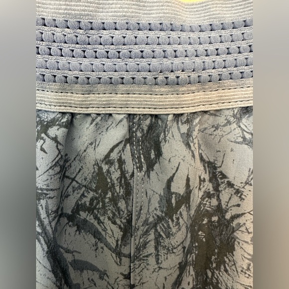 Fabletics Fundamental Shorts Blue Abstract Lined Performance 7" - Picture 5 of 9